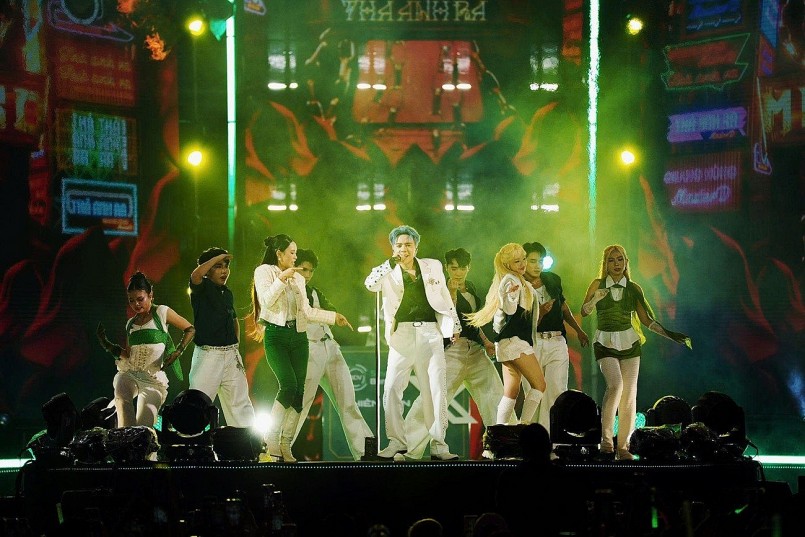 Quang Hùng MasterD mang tới BIDV Music Festival hàng loạt bản hit: Tình đầu quá chén, Thuỷ Triều, Thả anh ra… Quang Hùng MasterD mang tới BIDV Music Festival hàng loạt bản hit: Tình đầu quá chén, Thuỷ Triều, Thả anh ra…