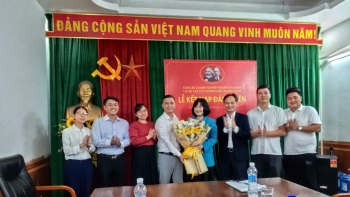 Chi bộ Tạp chí Thương hiệu và Sản phẩm trang trọng tổ chức lễ kết nạp đảng viên mới