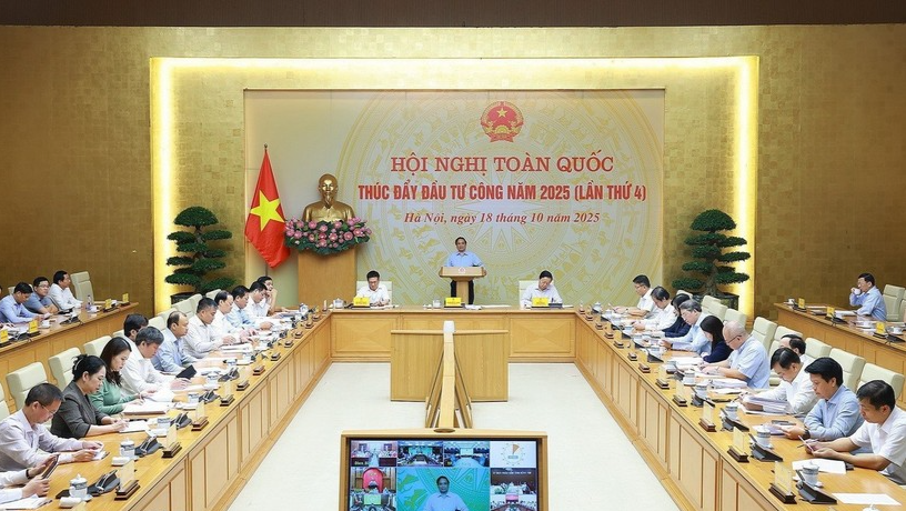 Thủ tướng Phạm Minh Chính chủ trì Hội nghị toàn quốc lần thứ 4 về thúc đẩy đầu tư công năm 2025. (Ảnh: Dương Giang/TTXVN)