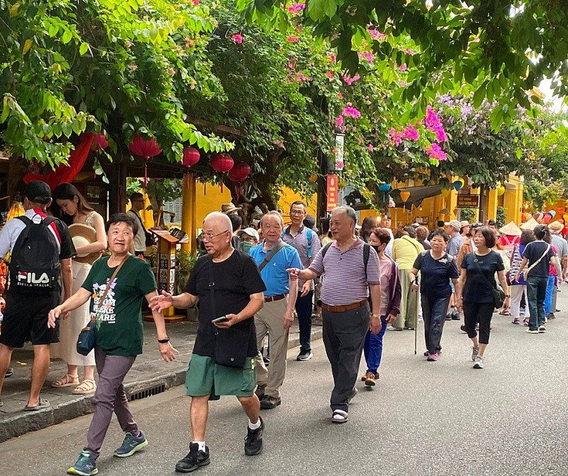 Khách quốc tế tăng trưởng tích cực, du lịch Việt Nam lập kỷ lục mới Khách quốc tế tăng trưởng tích cực, du lịch Việt Nam lập kỷ lục mới