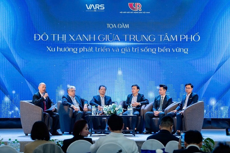 Các khách mời tham gia phiên Tọa đàm tại Hội thảo.