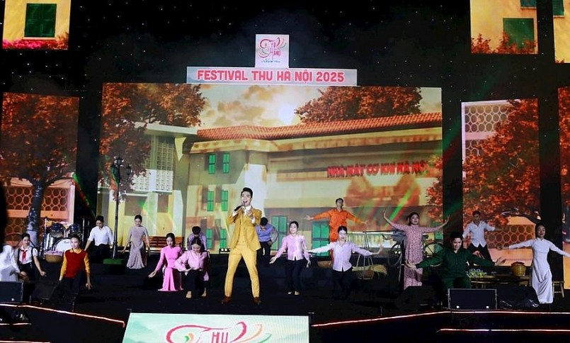 (Khai mạc Festival Thu Hà Nội lần thứ 3 tối ngày 21/11) (Khai mạc Festival Thu Hà Nội lần thứ 3 tối ngày 21/11)