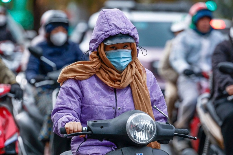 Diễn biến thời tiết sẽ thay đổi chóng mặt bắt đầu từ đêm 12/12. Một đợt không khí lạnh (gió mùa đông bắc) mạnh sẽ di chuyển xuống phía Bắc nước ta