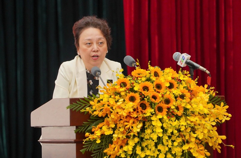 Giám đốc Sở An toàn thực phẩm TP.HCM Phạm Khánh Phong Lan trả lời chất vấn của đại biểu ẢNH: NGUYỄN ANH Giám đốc Sở An toàn thực phẩm TP.HCM Phạm Khánh Phong Lan trả lời chất vấn của đại biểu ẢNH: NGUYỄN ANH