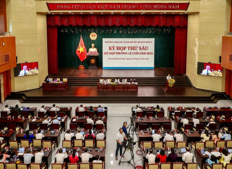 Quang cảnh kỳ họp sáng 10-12 Quang cảnh kỳ họp sáng 10-12