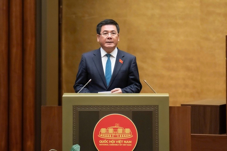 Bộ trưởng Bộ Công Thương Nguyễn Hồng Diên trình bày báo cáo tiếp thu, giải trình, chỉnh lý dự thảo luật. Bộ trưởng Bộ Công Thương Nguyễn Hồng Diên trình bày báo cáo tiếp thu, giải trình, chỉnh lý dự thảo luật.