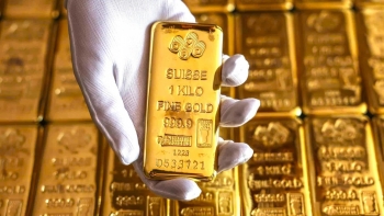 Vàng thế giới lập đỉnh 4.279 USD, giá trong nước "ngược chiều"