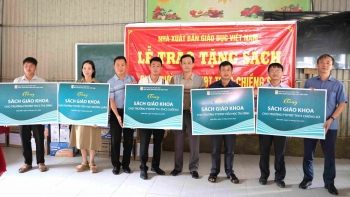 Nhà xuất bản Giáo dục Việt Nam dành gói hỗ trợ 20 tỷ đồng cho học sinh vùng bão lũ