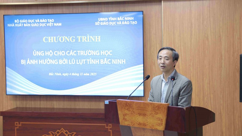 Nhà xuất bản Giáo dục Việt Nam trao tặng hơn 130 triệu đồng hỗ trợ các trường học vùng lũ Bắc Ninh