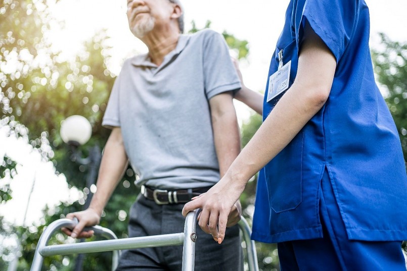 Bên cạnh việc mất khả năng lao động chân tay, người trẻ sau đột quỵ còn đối mặt với sự sụt giảm về trí tuệ. Bên cạnh việc mất khả năng lao động chân tay, người trẻ sau đột quỵ còn đối mặt với sự sụt giảm về trí tuệ.