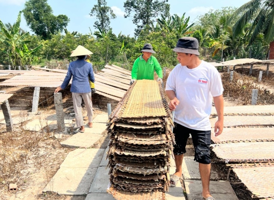 Theo chân giọt mắm Sa Châu trong nhịp Tết đang về