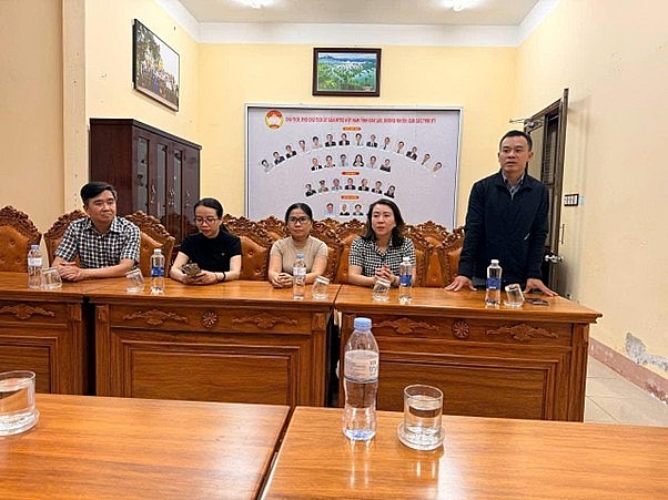 Đại diện Ủy ban MTTQ Việt Nam tỉnh Đắk Lắk gửi lời cảm ơn tới Ban lãnh đạo và cán bộ, nhân viên Apec Group. Đại diện Ủy ban MTTQ Việt Nam tỉnh Đắk Lắk gửi lời cảm ơn tới Ban lãnh đạo và cán bộ, nhân viên Apec Group.