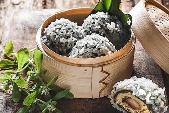 Trời rét, ra đồng vặt loại rau dại mượt như nhung này đem về đồ xôi, cả nhà ăn “thủng nồi trôi rế”