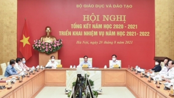 Thủ tướng yêu cầu triển khai tiêm vaccine cho học sinh để năm học mới diễn ra an toàn