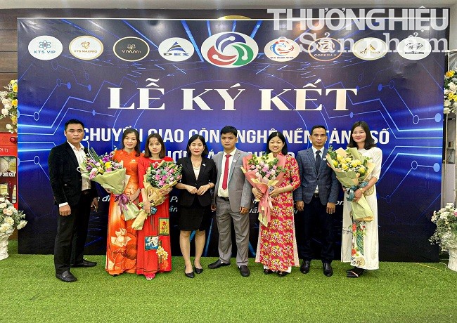 CORER 4.0 ký kết chuyển giao ứng dụng nền tảng số cho doanh nghiệp CORER 4.0 ký kết chuyển giao ứng dụng nền tảng số cho doanh nghiệp