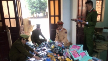 Nghệ An: Hàng loạt đồ chơi trẻ em có dấu hiệu nhập lậu