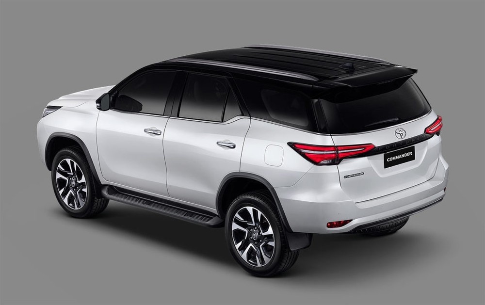Toyota Fortuner 2022 ra mắt với những thay đổi về công nghệ