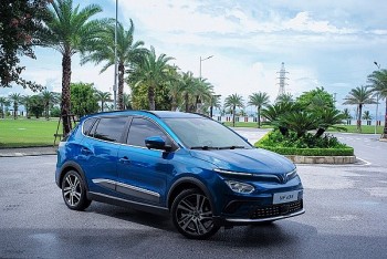 VinFast chính thức ra mắt ô tô điện VF e34 có trợ lý ảo Vivi