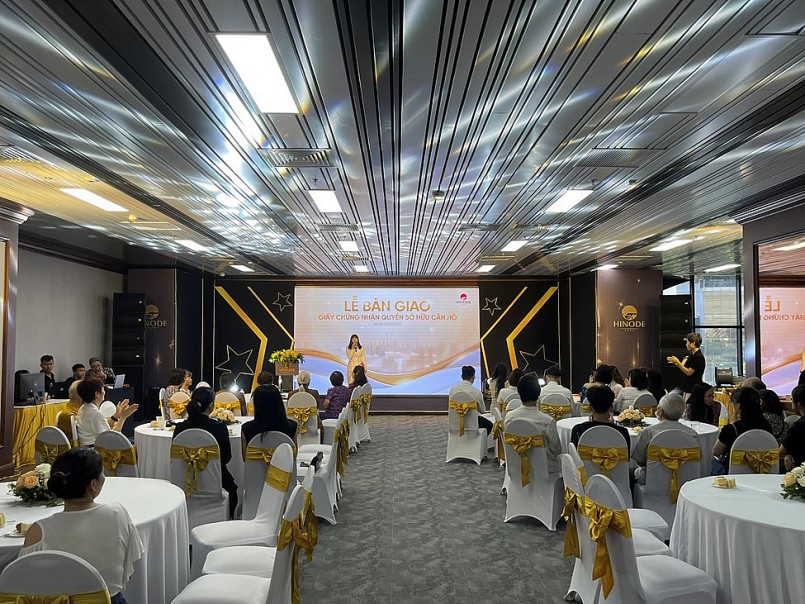 Lễ bàn giao Giấy chứng nhận quyền sở hữu căn hộ tại Hinode City Lễ bàn giao Giấy chứng nhận quyền sở hữu căn hộ tại Hinode City