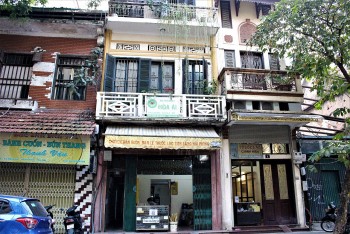 Phố Hàng Gà nổi tiếng một thời giờ đã "thay da, đổi thịt"