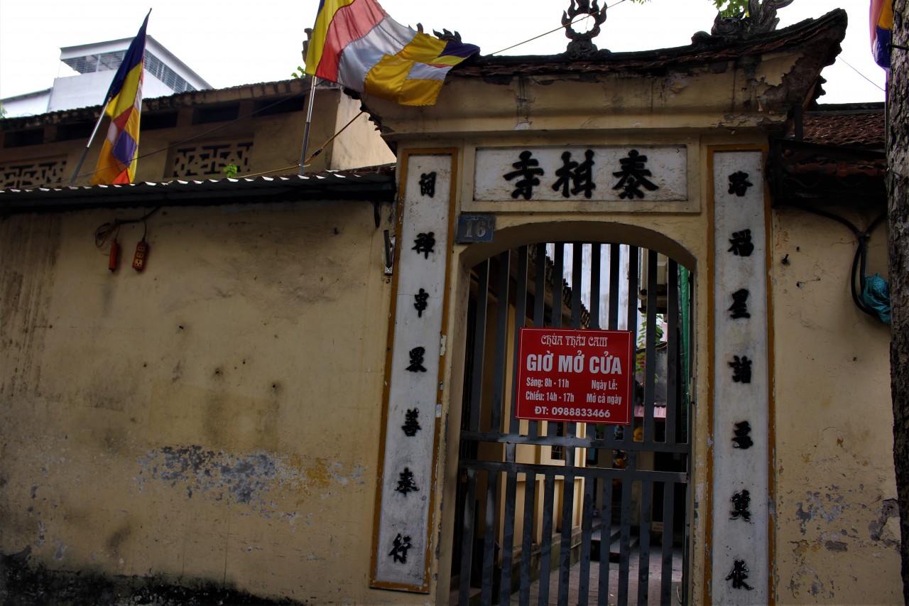 Phố Hàng Gà nổi tiếng một thời giờ ra sao?