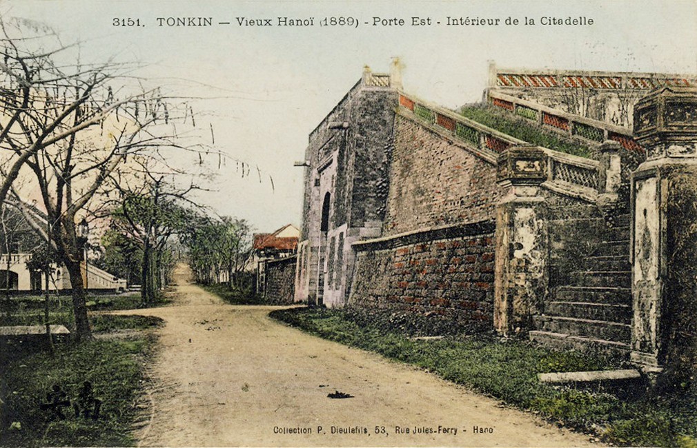 Phố Cửa Đông hiện giờ không còn giữ được nét cổ kính ngày xưa