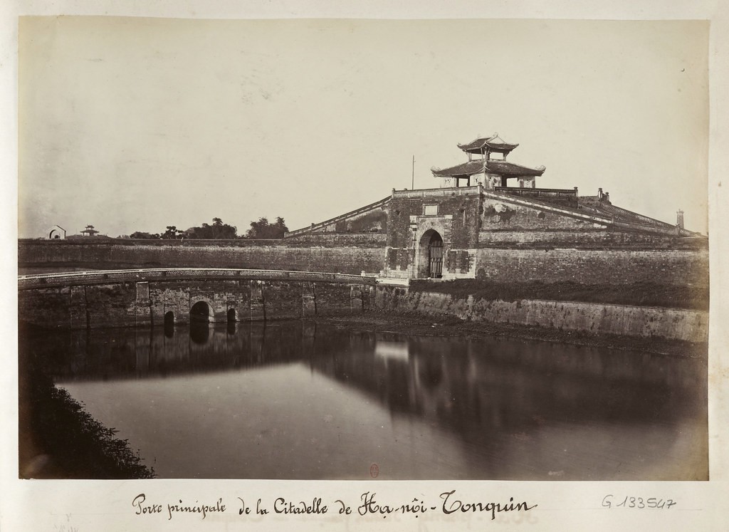 Phố Cửa Đông hiện giờ không còn giữ được nét cổ kính ngày xưa