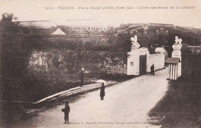 Phố Cửa Đông hiện giờ không còn giữ được nét cổ kính ngày xưa