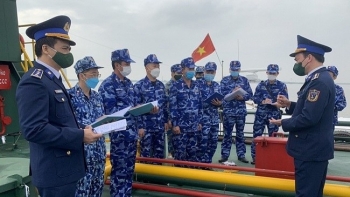 Cảnh sát biển bắt giữ tàu vận chuyển 170.000 lít xăng dầu trái phép