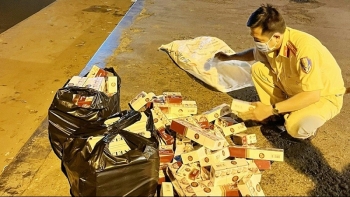 An Giang: Phát hiện hơn 1.700 bao thuốc lá ngoại nhập lậu