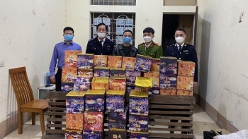 Nghệ An: Liên tiếp phát hiện 2 vụ vận chuyển pháo nổ trái phép