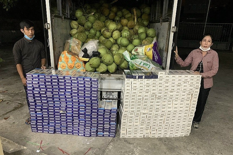 Hai đối tượng cùng tang vật thu giữ được