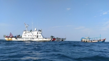 Bắt giữ tàu vận chuyển 50.000 lít dầu DO không rõ nguồn gốc