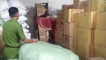 An Giang: Phát hiện, thu giữ lượng lớn hàng hóa nhập lậu