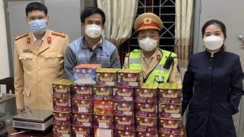 Bắt quả tang vụ vận chuyển trái phép hơn 35kg pháo hoa nổ