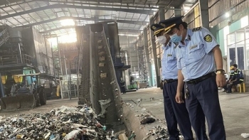 Bình Dương: Tiêu hủy hơn 6 tấn đường đen không rõ nguồn gốc xuất xứ