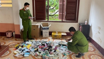 Cao Bằng: Thu giữ hơn 2.000 phụ kiện điện thoại không rõ nguồn gốc xuất xứ
