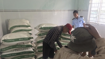 Long An: Thu giữ trên 2 tấn đường cát nghi nhập lậu