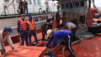 Cảnh sát biển liên tiếp phát hiện, bắt giữ tàu vận chuyển dầu DO trái phép trên biển
