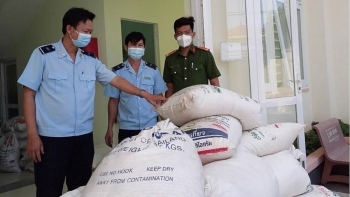 Đồng Tháp: Liên tiếp bắt giữ đường và thuốc lá nhập lậu