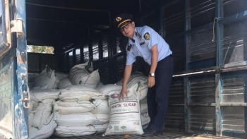 Long An: Xử phạt vi cá nhân kinh doanh trên 100 bao đường cát nhập lậu