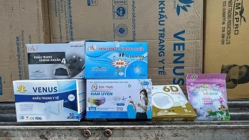Tạm giữ xe tải chở lượng lớn khẩu trang y tế không rõ nguồn gốc xuất xứ