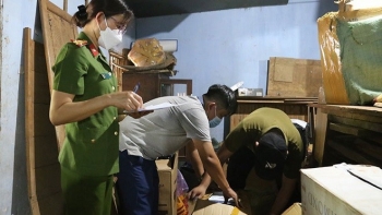 Gia Lai: Tạm giữ hơn 40.000 bao thuốc lá nghi vấn nhập lậu