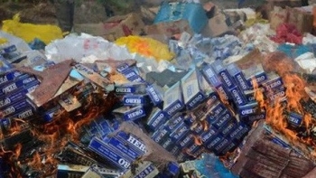 Tây Ninh: Tiến hành tiêu hủy lượng lớn thuốc lá nhập lậu