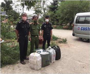 Đồng Tháp: Liên tiếp phát hiện điểm tập kết thuốc lá nhập lậu