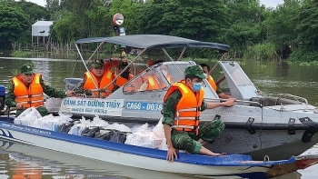 Đồng Tháp: Bắt giữ vỏ lãi vận chuyển hơn 4.200 bao thuốc lá lậu