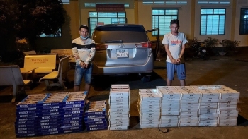 Đồng Tháp: Bắt quả tang 02 đối tượng vận chuyển 5.100 bao thuốc lá ngoại nhập lậu