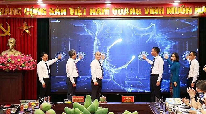Ấn nút khai trương sàn giao dịch và truy xuất nguồn gốc, xuất xứ nông sản tỉnh Sơn La