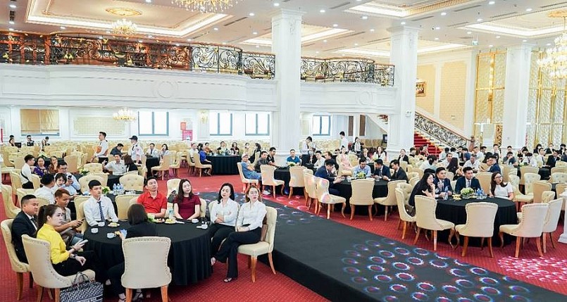 Đông đảo khách hàng và đối tác tham gia tọa đàm chia sẻ cơ hội đầu tư tại Danko Plaza Đông đảo khách hàng và đối tác tham gia tọa đàm chia sẻ cơ hội đầu tư tại Danko Plaza