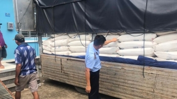 Long An: Kịp thời ngăn chặn 150 bao đường cát nghi vấn nhập lậu